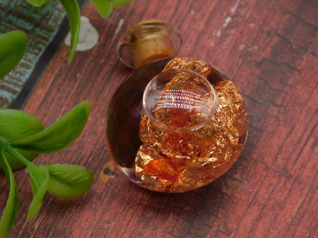 COPPER FLAKES IN BOTTLE ROCK STONE LAPIDARY SPECIMEN: COPPER FLAKES IN BOTTLE ROCK STONE LAPIDARY SPECIMEN — Part of our Discover Mystic Finds, Crystals and Gems auction at HATMAN'S Auctions! Please see photos for measurements and condition. YES, we