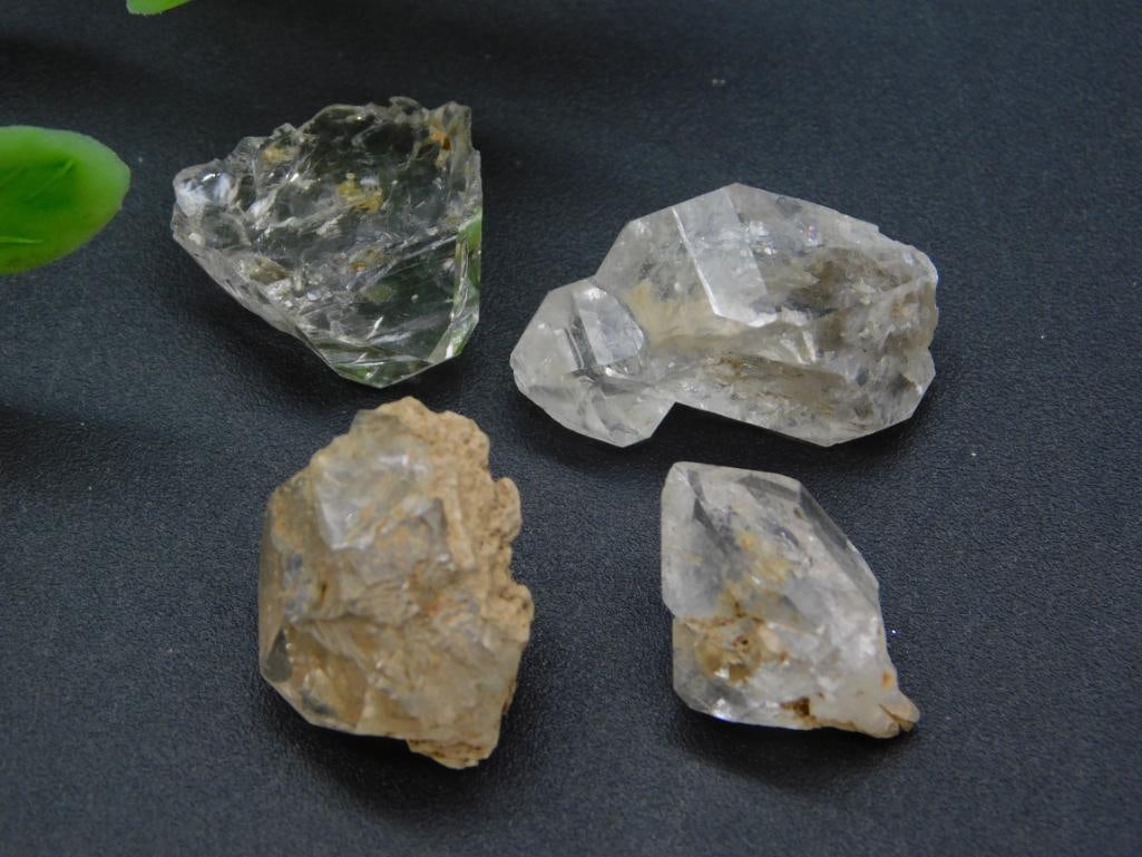 HERKIMER DIAMONDS: HERKIMER DIAMONDS — Part of our Discover Mystic Finds, Crystals and Gems auction at HATMAN'S Auctions! Please see photos for measurements and condition. YES, we have in-house shipping! We have MANY