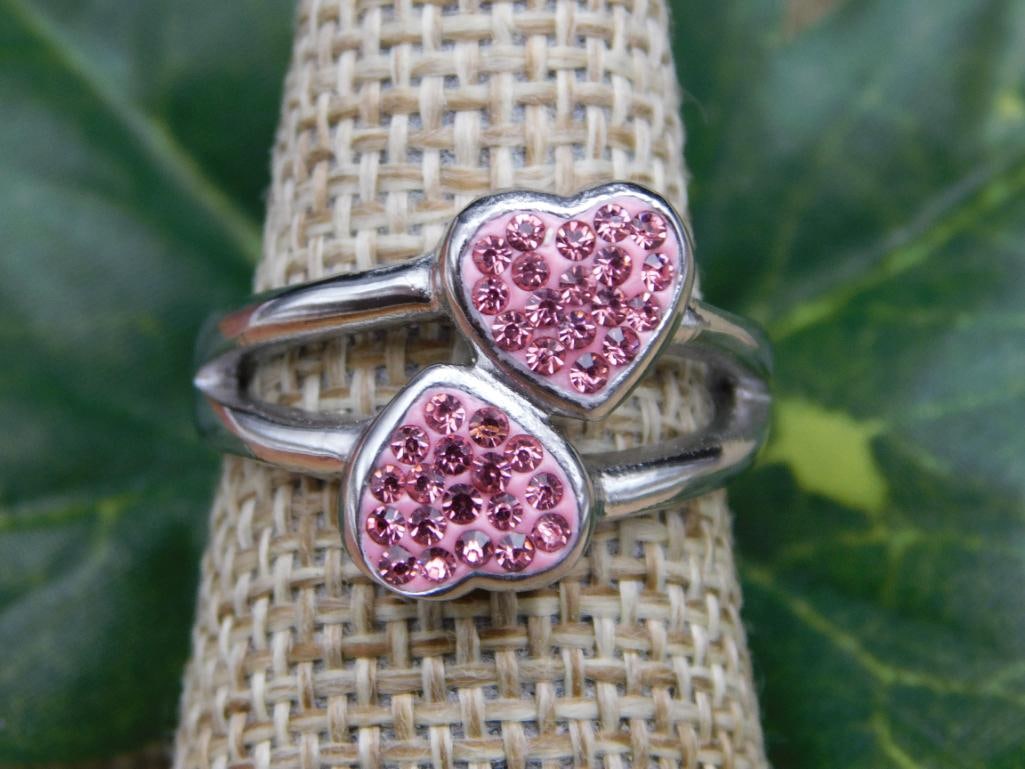 STONE RING ROCK STONE LAPIDARY SPECIMEN: STONE RING ROCK STONE LAPIDARY SPECIMEN - Part of our Discover Silver Lining, Crystals and Gems auction at HATMAN'S Auctions! Please see photos for measurements and condition. YES, we have in-house