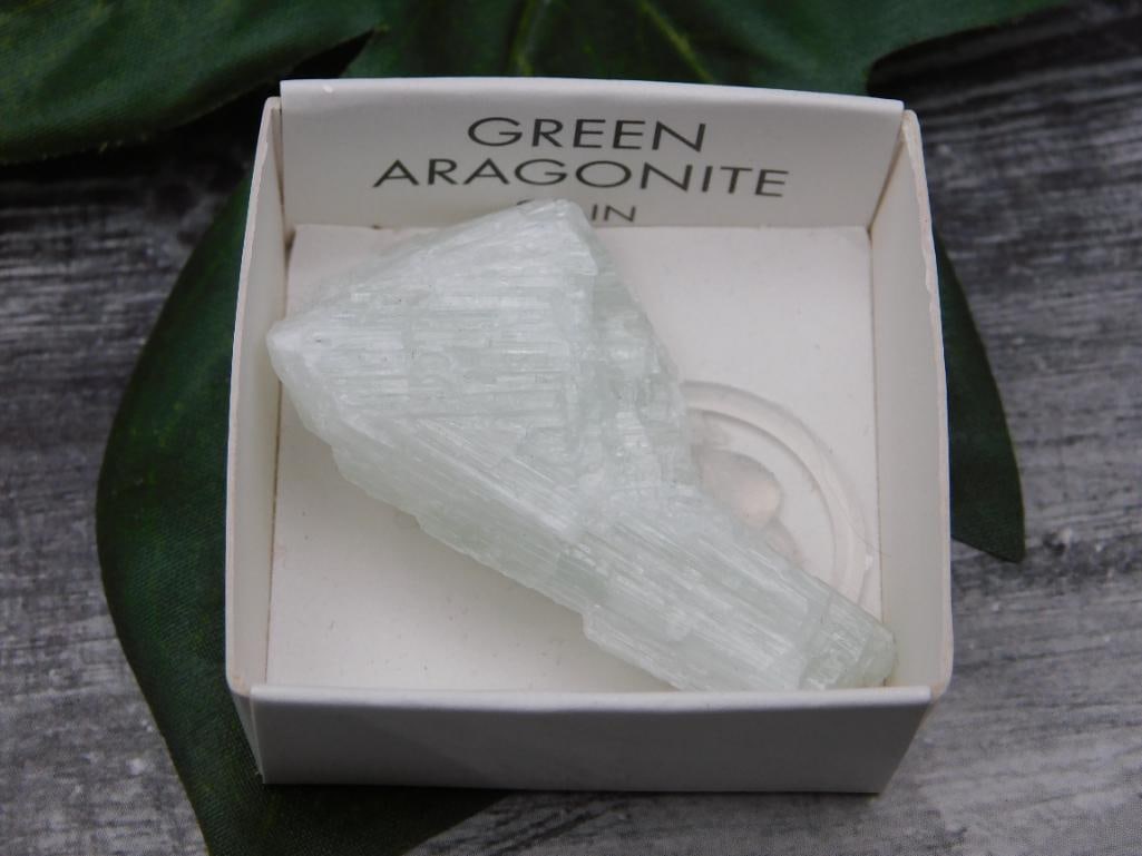 GREEN ARAGONITE ROCK STONE LAPIDARY SPECIMEN: GREEN ARAGONITE ROCK STONE LAPIDARY SPECIMEN - Part of our Discover Silver Lining, Crystals and Gems auction at HATMAN'S Auctions! Please see photos for measurements and condition. YES, we have