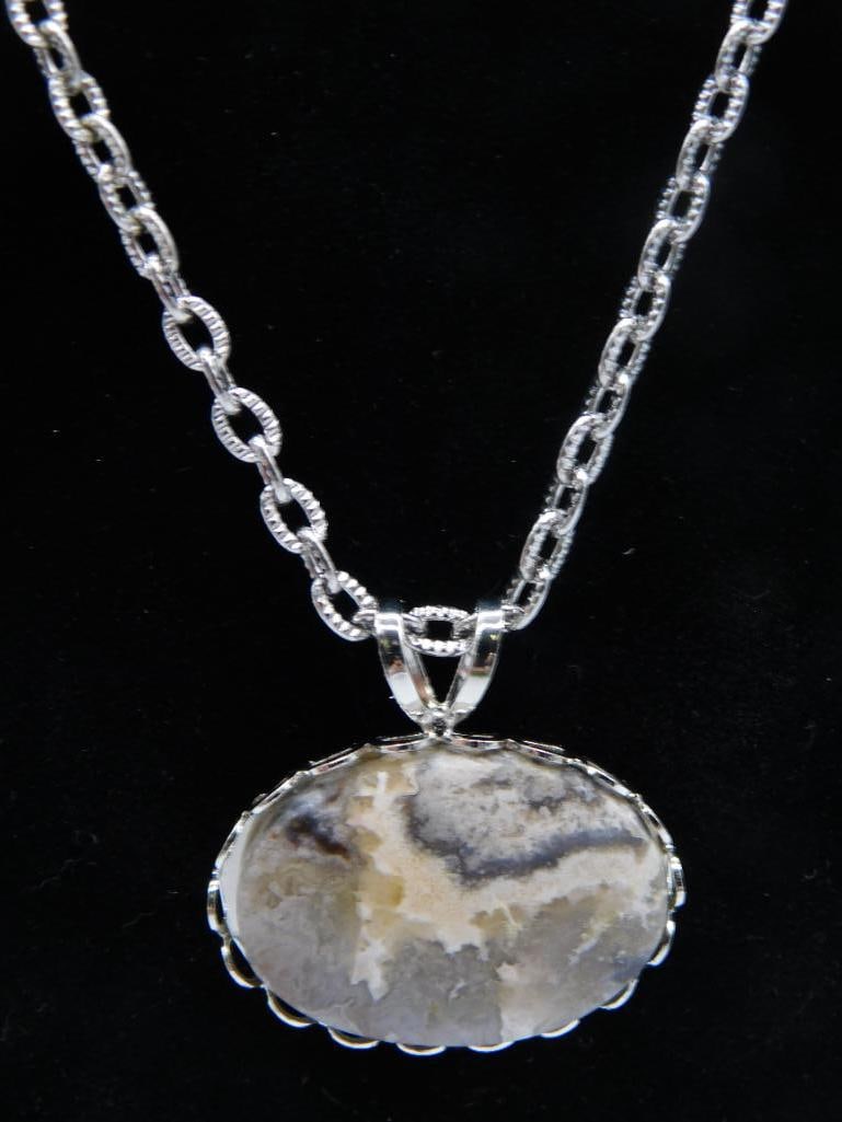 AGATE PENDANT ON CHAIN NECKLACE ROCK STONE LAPIDARY SPECIMEN: AGATE PENDANT ON CHAIN NECKLACE ROCK STONE LAPIDARY SPECIMEN