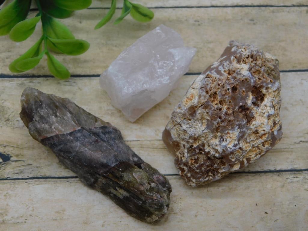 MIXED ROUGH ROCK STONE LAPIDARY SPECIMEN: MIXED ROUGH ROCK STONE LAPIDARY SPECIMEN