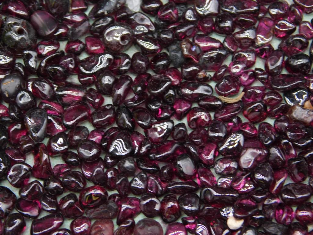 GARNET ROCK STONE LAPIDARY SPECIMEN - 2