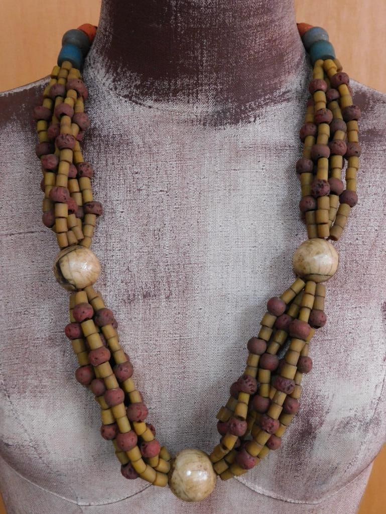 NEUTRAL COLORED AFRICAN TRADE BEAD NECKLACE: NEUTRAL COLORED AFRICAN TRADE BEAD NECKLACE