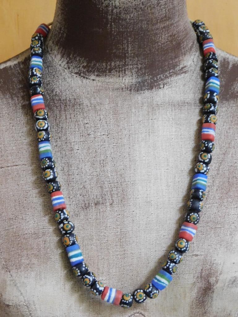 AFRICAN TRADE BEADS ROCK STONE LAPIDARY SPECIMEN: AFRICAN TRADE BEADS ROCK STONE LAPIDARY SPECIMEN