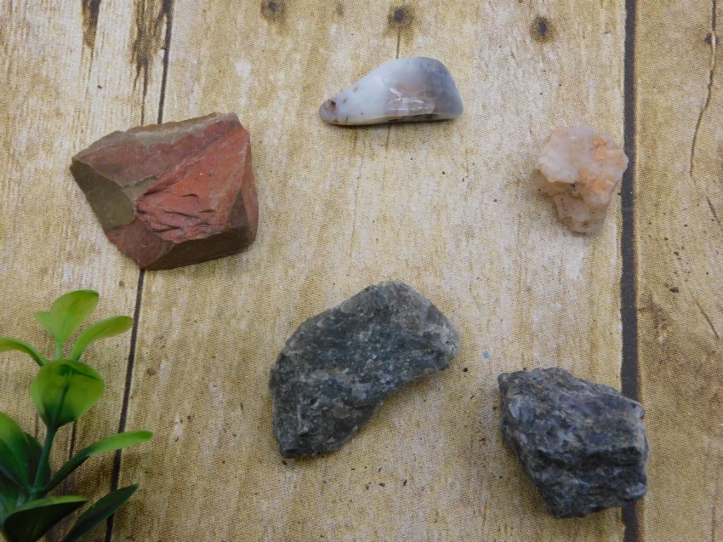 MIXED ROUGH LOT ROCK STONE LAPIDARY SPECIMEN: MIXED ROUGH LOT ROCK STONE LAPIDARY SPECIMEN