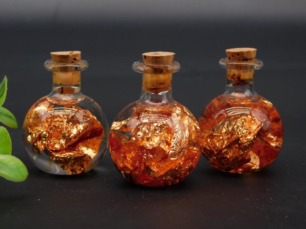 COPPER FLAKES IN BOTTLE ROCK STONE LAPIDARY SPECIMEN (1 of 2)