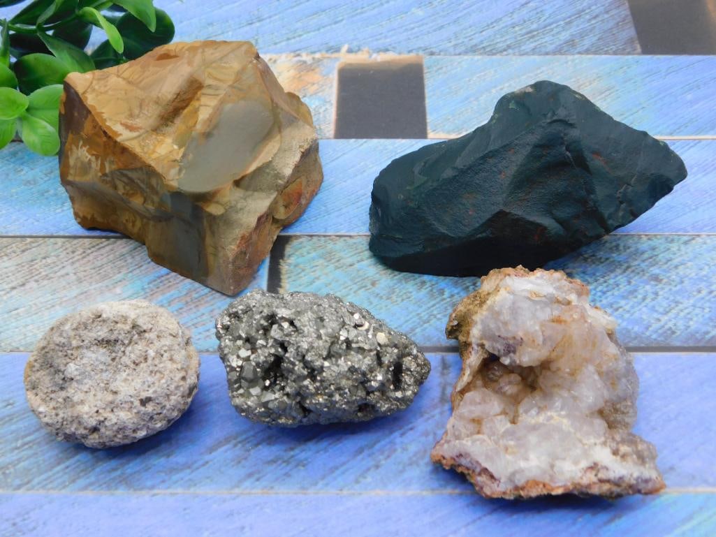 MIXED LOT ROCK STONE LAPIDARY SPECIMEN: MIXED LOT ROCK STONE LAPIDARY SPECIMEN