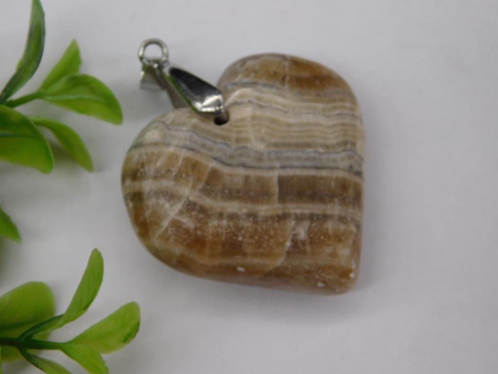 BANDED CALCITE HEART PENDANT ROCK STONE LAPIDARY SPECIMEN: BANDED CALCITE HEART PENDANT ROCK STONE LAPIDARY SPECIMEN