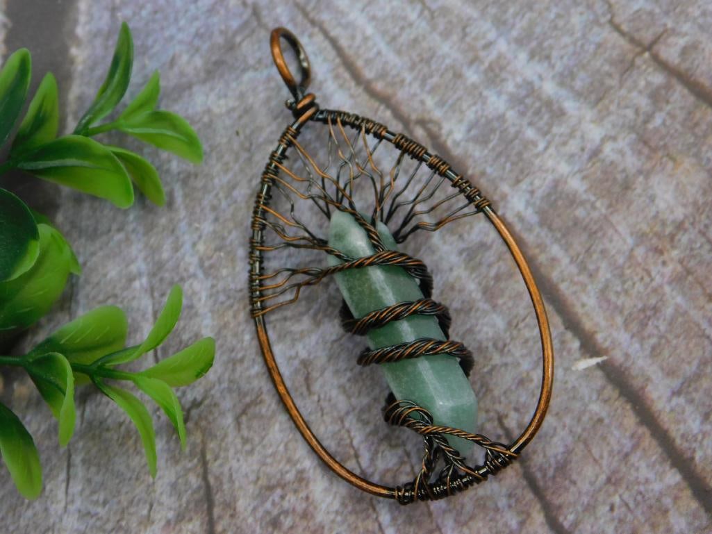AVENTURINE WIRE-WRAPPED PENDANT ROCK STONE LAPIDARY SPECIMEN: AVENTURINE WIRE-WRAPPED PENDANT ROCK STONE LAPIDARY SPECIMEN