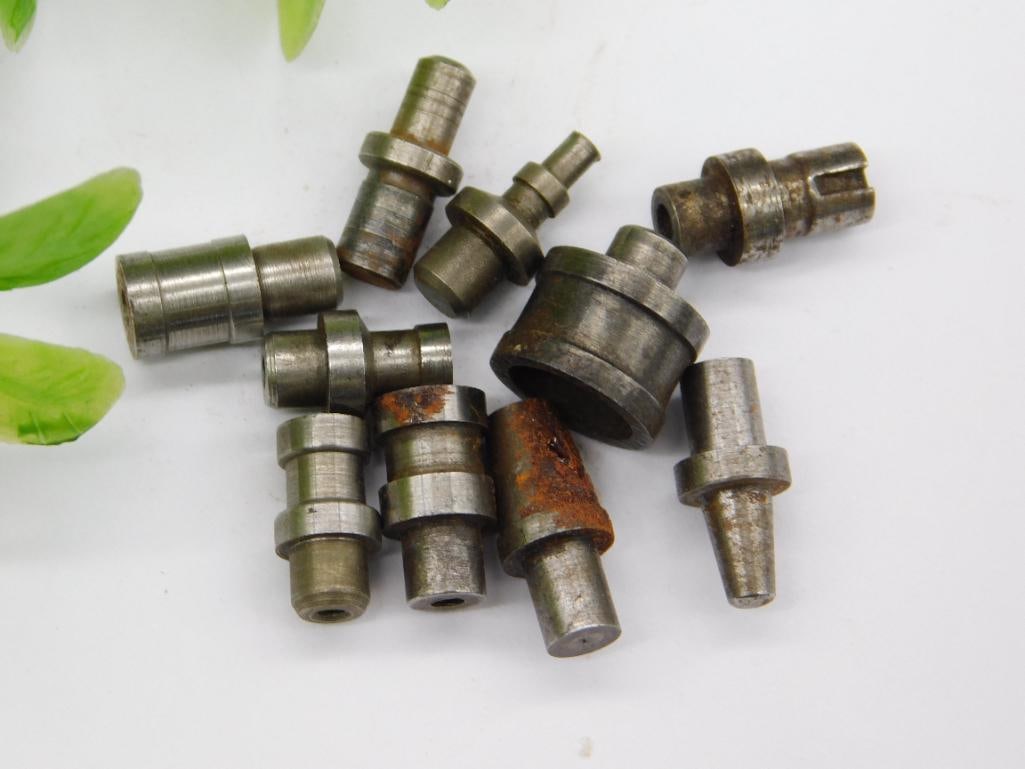 VINTAGE WATCHMAKER WATCHMAKING STUMP TOOLS 3072: Includes a mix of metal stump tools of varying shapes and sizes. Suitable for industrial applications or watchmaking projects requiring precision components. Made from durable metal materials for long