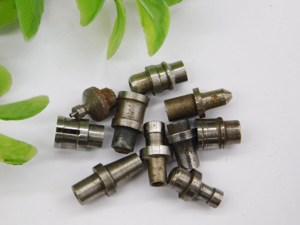 VINTAGE WATCHMAKER WATCHMAKING STUMP TOOLS 3150: Includes a mix of metal stump tools of varying shapes and sizes. Suitable for industrial applications or watchmaking projects requiring precision components. Made from durable metal materials for long