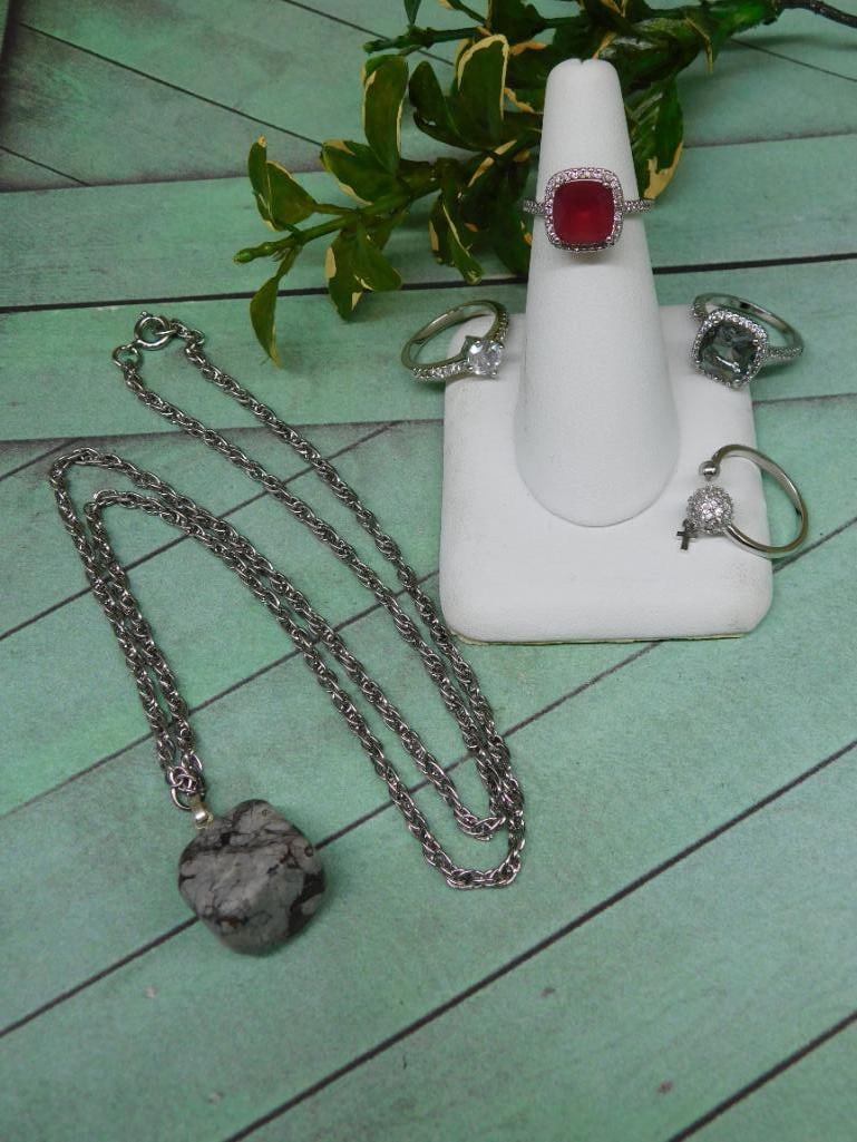 MIXED JEWELRY LOT ROCK STONE LAPIDARY SPECIMEN: MIXED JEWELRY LOT ROCK STONE LAPIDARY SPECIMEN - Authentic estate find offered in our online auction. Perfect for collectors, resellers, and enthusiasts of vintage, antiques, minerals, rocks, crystals