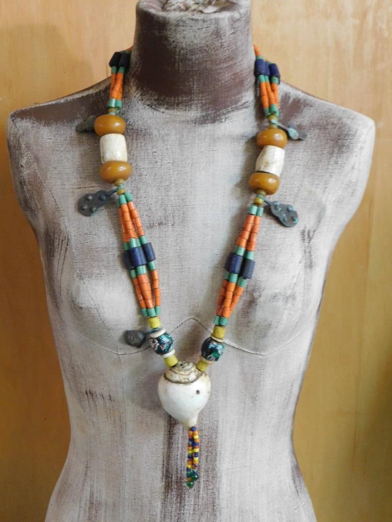 AFRICAN TRADE BEADS ROCK STONE LAPIDARY SPECIMEN: AFRICAN TRADE BEADS ROCK STONE LAPIDARY SPECIMEN - Authentic estate find offered in our online auction. Perfect for collectors, resellers, and enthusiasts of vintage, antiques, minerals, rocks,
