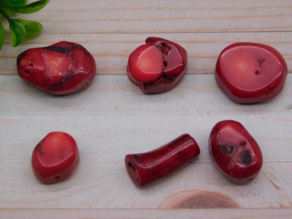 RED CORAL ROCK STONE LAPIDARY SPECIMEN: RED CORAL ROCK STONE LAPIDARY SPECIMEN - Authentic estate find offered in our online auction. Perfect for collectors, resellers, and enthusiasts of vintage, antiques, minerals, rocks, crystals, jewelr