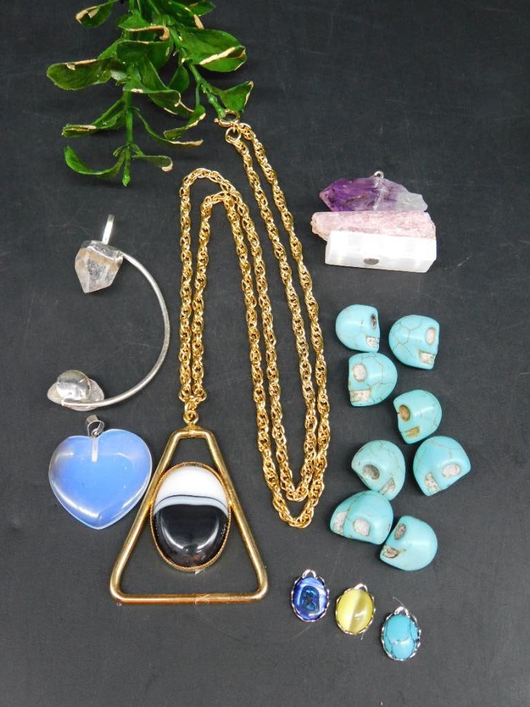 MIXED JEWELRY LOT ROCK STONE LAPIDARY SPECIMEN: MIXED JEWELRY LOT ROCK STONE LAPIDARY SPECIMEN - Authentic estate find offered in our online auction. Perfect for collectors, resellers, and enthusiasts of vintage, antiques, minerals, rocks, crystals
