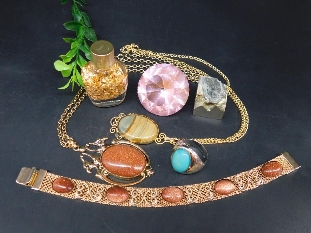 MIXED LOT ROCK STONE LAPIDARY SPECIMEN: MIXED LOT ROCK STONE LAPIDARY SPECIMEN - Authentic estate find offered in our online auction. Perfect for collectors, resellers, and enthusiasts of vintage, antiques, minerals, rocks, crystals, jewelr