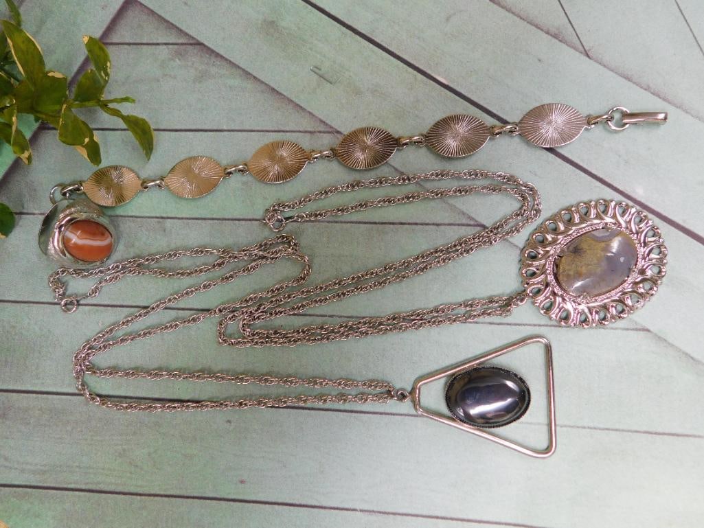 MIXED JEWELRY LOT ROCK STONE LAPIDARY SPECIMEN: MIXED JEWELRY LOT ROCK STONE LAPIDARY SPECIMEN - Authentic estate find offered in our online auction. Perfect for collectors, resellers, and enthusiasts of vintage, antiques, minerals, rocks, crystals