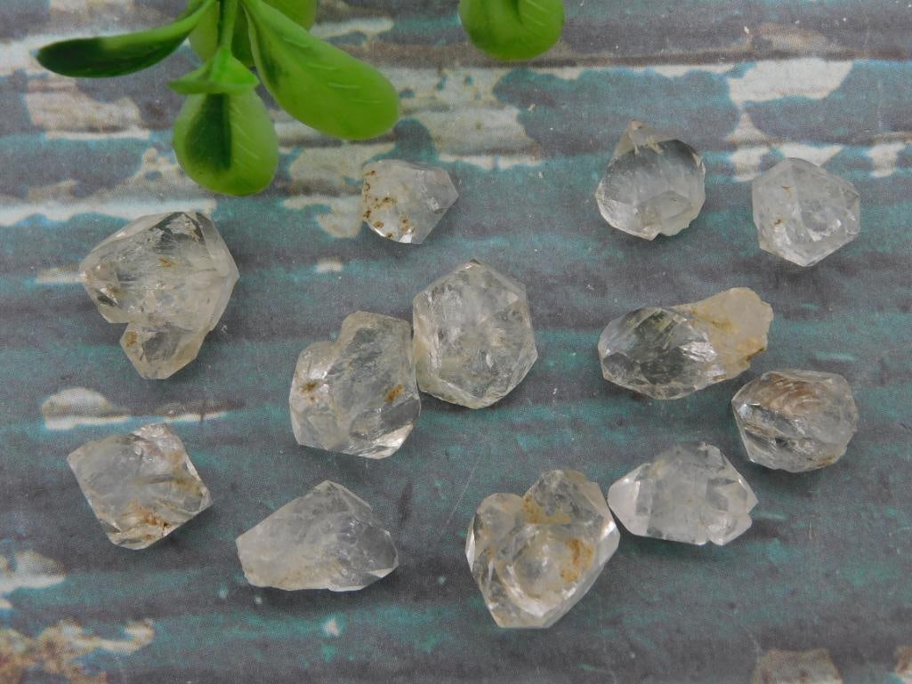 HERKIMER DIAMONDS ROCK STONE LAPIDARY SPECIMEN: HERKIMER DIAMONDS ROCK STONE LAPIDARY SPECIMEN - Authentic estate find offered in our online auction. Perfect for collectors, resellers, and enthusiasts of vintage, antiques, minerals, rocks,