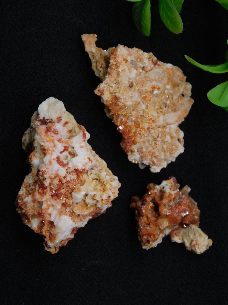VANADINITE ROCK STONE LAPIDARY SPECIMEN: VANADINITE ROCK STONE LAPIDARY SPECIMEN - Authentic estate find offered in our online auction. Perfect for collectors, resellers, and enthusiasts of vintage, antiques, minerals, rocks, crystals,
