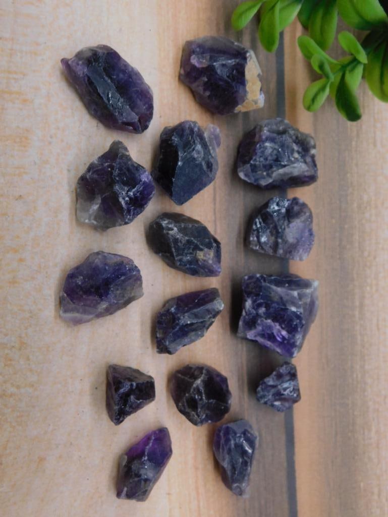 AMETHYST ROCK STONE LAPIDARY SPECIMEN: AMETHYST ROCK STONE LAPIDARY SPECIMEN - Authentic estate find offered in our online auction. Perfect for collectors, resellers, and enthusiasts of vintage, antiques, minerals, rocks, crystals,