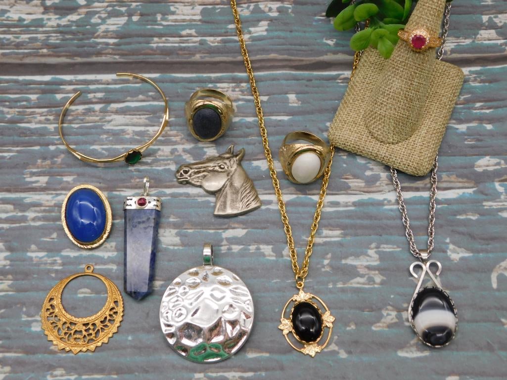 MIXED JEWELRY LOT ROCK STONE LAPIDARY SPECIMEN: MIXED JEWELRY LOT ROCK STONE LAPIDARY SPECIMEN - Authentic estate find offered in our online auction. Perfect for collectors, resellers, and enthusiasts of vintage, antiques, minerals, rocks, crystals