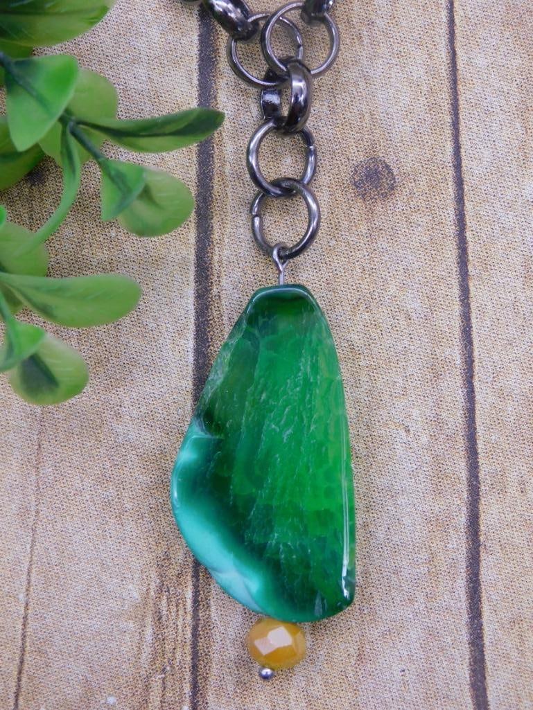 GREEN FIRE AGATE PENDANT ON CHAIN NECKLACE: GREEN FIRE AGATE PENDANT ON CHAIN NECKLACE - Authentic estate find offered in our online auction. Perfect for collectors, resellers, and enthusiasts of vintage, antiques, minerals, rocks, crystals,