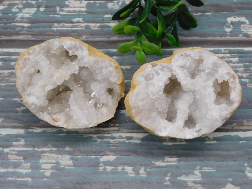 GEODE ROCK STONE LAPIDARY SPECIMEN: GEODE ROCK STONE LAPIDARY SPECIMEN - Part of our Discover Golden Attic, Crystals and Gems auction at HATMAN'S Auctions! Please see photos for measurements and condition. YES, we have in-house