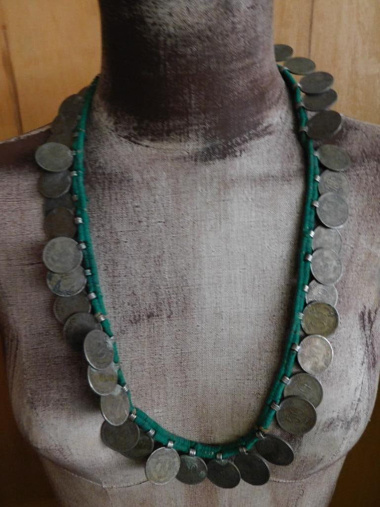 ANTIQUE COIN NECKLACE AFRICAN TRADE BEAD STYLE NECKLACE: ANTIQUE COIN NECKLACE AFRICAN TRADE BEAD STYLE NECKLACE - Authentic estate find offered in our online auction. Perfect for collectors, resellers, and enthusiasts of vintage, antiques, minerals, rocks,
