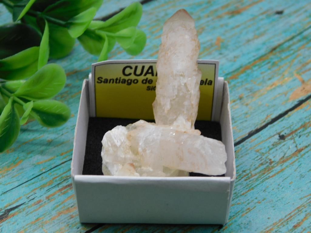 CUARZO ROCK STONE LAPIDARY SPECIMEN: CUARZO ROCK STONE LAPIDARY SPECIMEN - Part of our Discover Twilight Bazaar, Crystals and Gems auction at HATMAN'S Auctions! Please see photos for measurements and condition. YES, we have in-house