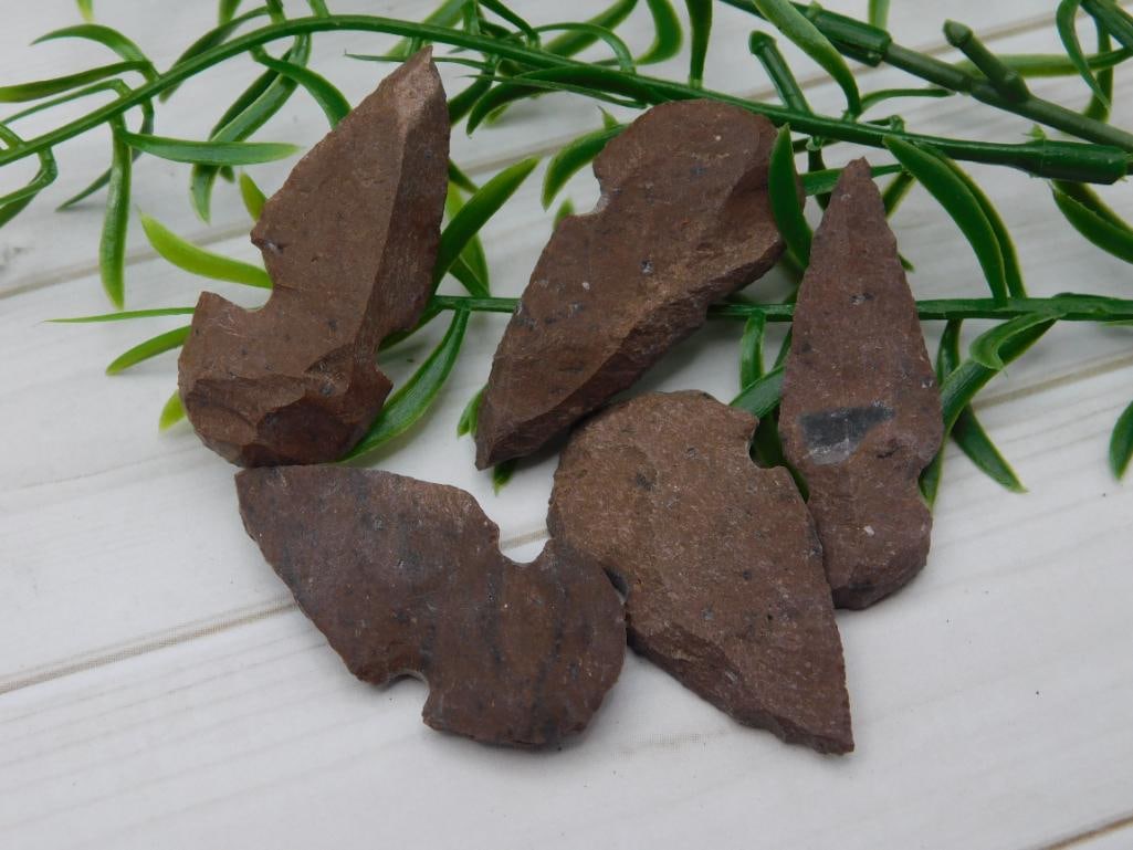 HAND KNAPPED ARTIFACT TOOLS ROCK STONE LAPIDARY SPECIMEN: HAND KNAPPED ARTIFACT TOOLS ROCK STONE LAPIDARY SPECIMEN - Part of our Discover Twilight Bazaar, Crystals and Gems auction at HATMAN'S Auctions! Please see photos for measurements and condition. YES, 