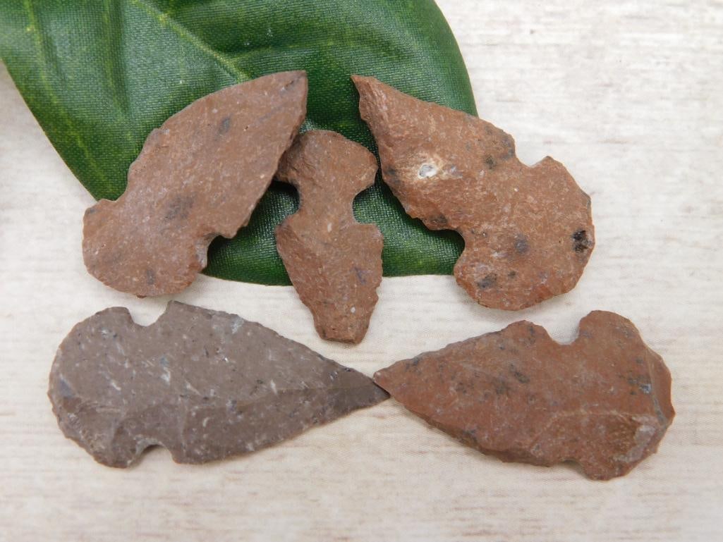 HAND KNAPPED ARTIFACT TOOLS ROCK STONE LAPIDARY SPECIMEN: HAND KNAPPED ARTIFACT TOOLS ROCK STONE LAPIDARY SPECIMEN - Part of our Discover Twilight Bazaar, Crystals and Gems auction at HATMAN'S Auctions! Please see photos for measurements and condition. YES, 