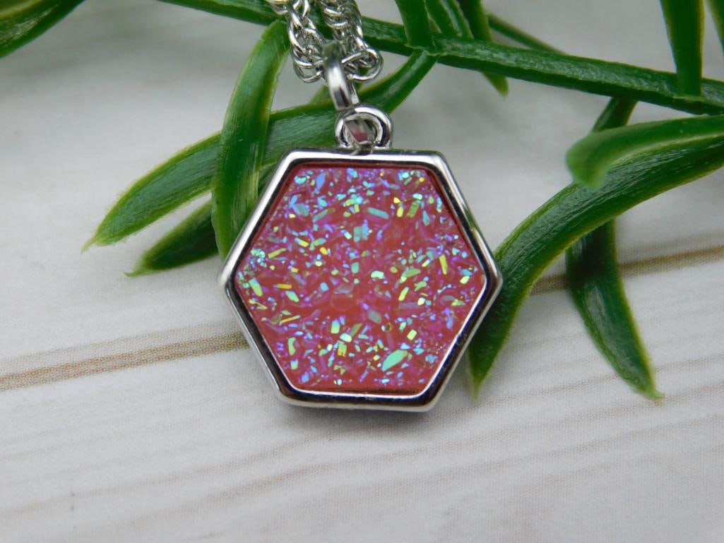 SPECIAL JEWELRY SALE! SEE PHOTOS FOR DETAILS: SPECIAL JEWELRY SALE! SEE PHOTOS FOR DETAILS - Authentic estate find offered in our online auction. Perfect for collectors, resellers, and enthusiasts of vintage, antiques, minerals, rocks, crystals, 