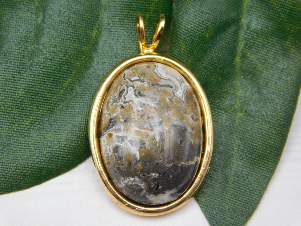 SPECIAL JEWELRY SALE! SEE PHOTOS FOR DETAILS: SPECIAL JEWELRY SALE! SEE PHOTOS FOR DETAILS - Part of our Discover Twilight Bazaar, Crystals and Gems auction at HATMAN'S Auctions! Please see photos for measurements and condition. YES, we have in-h