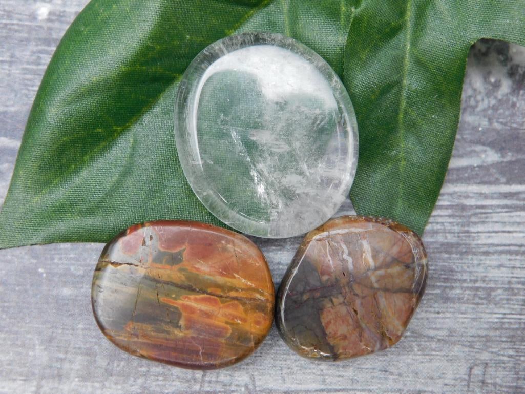 SPECIAL JEWELRY SALE! SEE PHOTOS FOR DETAILS: SPECIAL JEWELRY SALE! SEE PHOTOS FOR DETAILS - Part of our Discover Twilight Bazaar, Crystals and Gems auction at HATMAN'S Auctions! Please see photos for measurements and condition. YES, we have in-h
