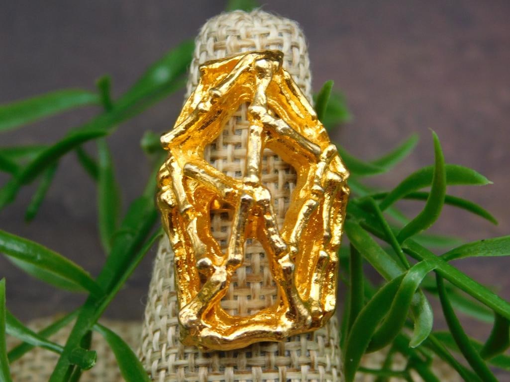 RING: RING - Part of our Discover Twilight Bazaar, Crystals and Gems auction at HATMAN'S Auctions! Please see photos for measurements and condition. YES, we have in-house shipping! We have MANY REPEAT
