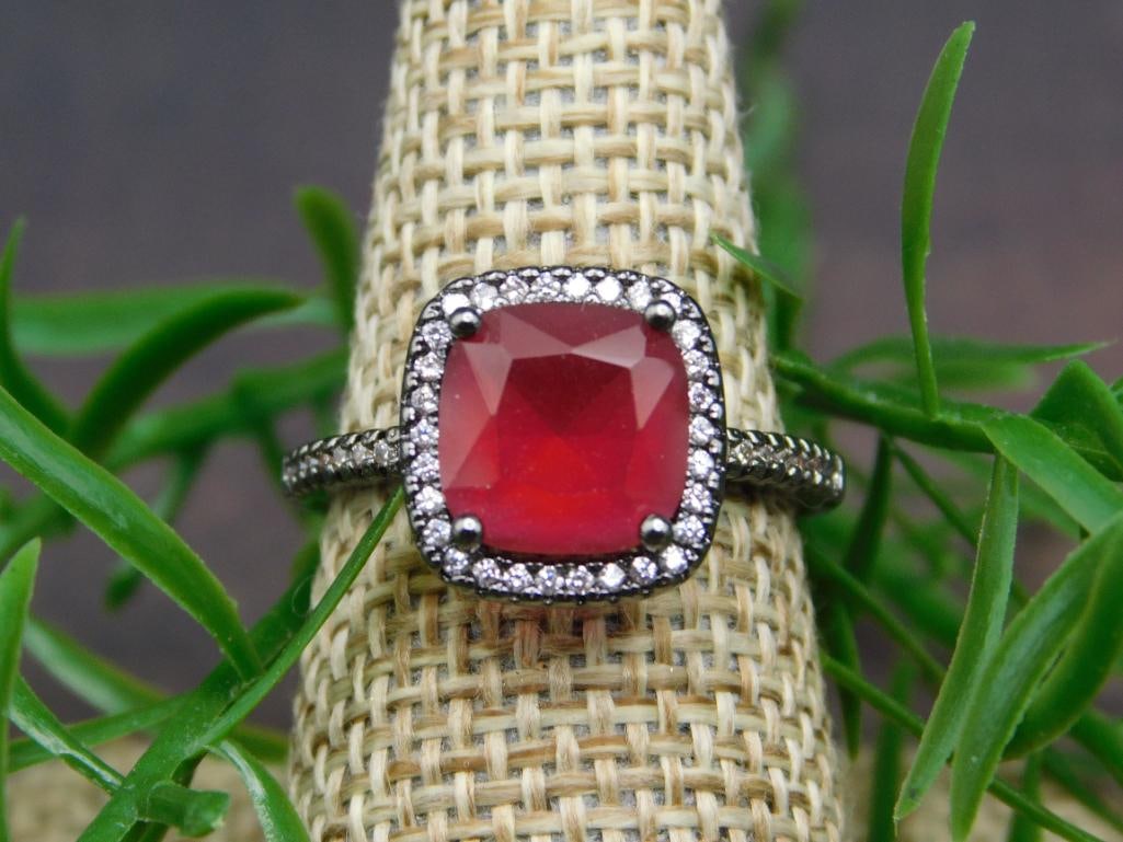 GENUINE STONE RING SIZE 7: GENUINE STONE RING SIZE 7 - Part of our Discover Twilight Bazaar, Crystals and Gems auction at HATMAN'S Auctions! Please see photos for measurements and condition. YES, we have in-house shipping! We h
