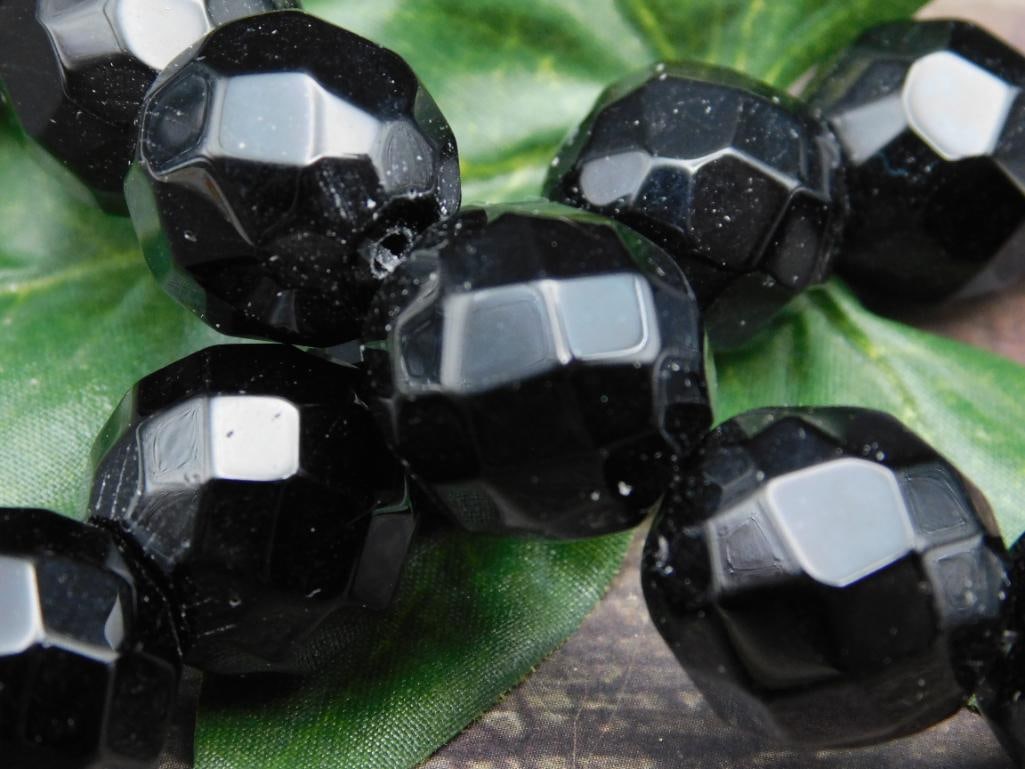 BEADS: BEADS - Part of our Discover Twilight Bazaar, Crystals and Gems auction at HATMAN'S Auctions! Please see photos for measurements and condition. YES, we have in-house shipping! We have MANY REPEAT