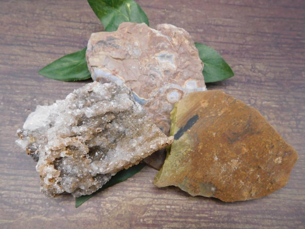 MIXED STONE LOT ROCK STONE LAPIDARY SPECIMEN: MIXED STONE LOT ROCK STONE LAPIDARY SPECIMEN - Part of our Discover Twilight Bazaar, Crystals and Gems auction at HATMAN'S Auctions! Please see photos for measurements and condition. YES, we have