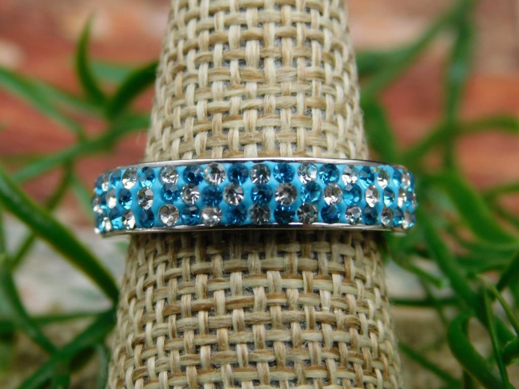 GENUINE STONE RING SIZE 8: GENUINE STONE RING SIZE 8 - Part of our Discover Twilight Bazaar, Crystals and Gems auction at HATMAN'S Auctions! Please see photos for measurements and condition. YES, we have in-house shipping! We h