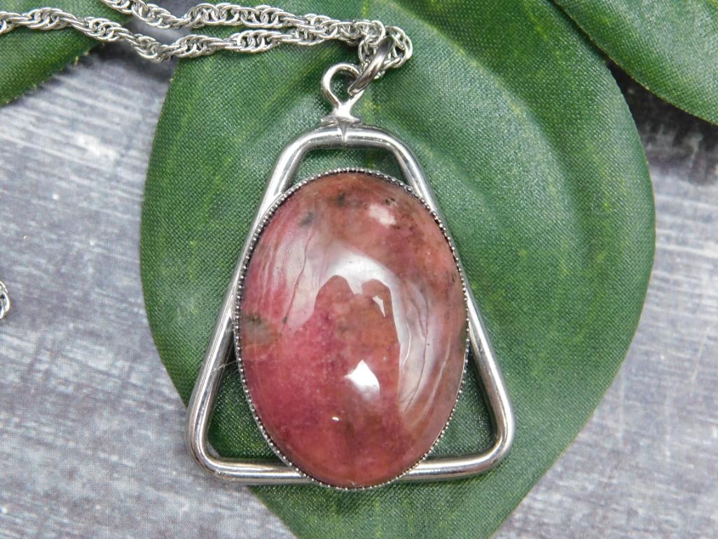RHODONITE PENDANT NECKLACE ROCK STONE LAPIDARY SPECIMEN: RHODONITE PENDANT NECKLACE ROCK STONE LAPIDARY SPECIMEN - Authentic estate find offered in our online auction. Perfect for collectors, resellers, and enthusiasts of vintage, antiques, minerals,
