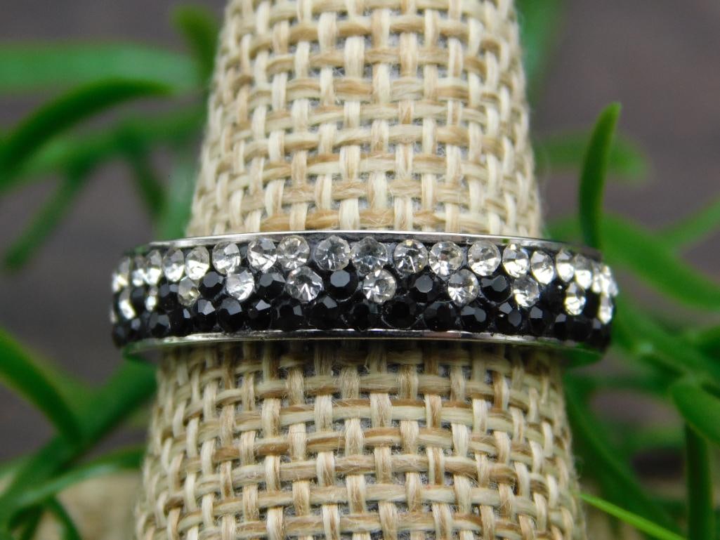GENUINE STONE RING SIZE 8: GENUINE STONE RING SIZE 8 - Part of our Discover Twilight Bazaar, Crystals and Gems auction at HATMAN'S Auctions! Please see photos for measurements and condition. YES, we have in-house shipping! We