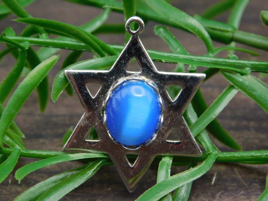 SPECIAL JEWELRY SALE! SEE PHOTOS FOR DETAILS: SPECIAL JEWELRY SALE! SEE PHOTOS FOR DETAILS - Part of our Discover Twilight Bazaar, Crystals and Gems auction at HATMAN'S Auctions! Please see photos for measurements and condition. YES, we have in-h