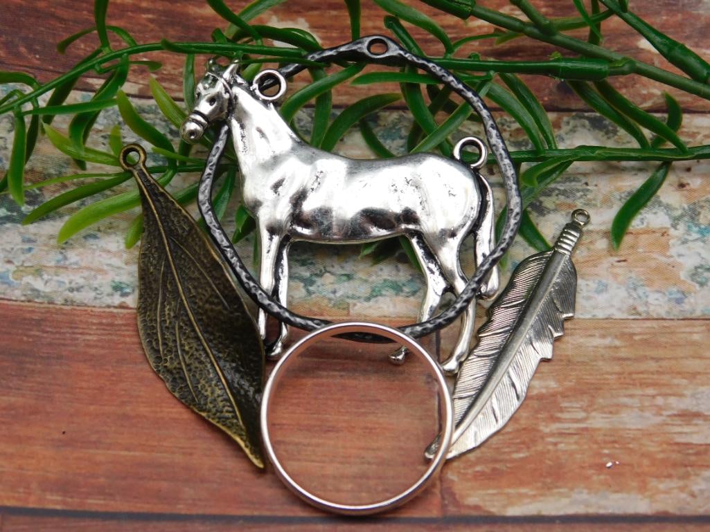 SPECIAL JEWELRY SALE! SEE PHOTOS FOR DETAILS: SPECIAL JEWELRY SALE! SEE PHOTOS FOR DETAILS - Part of our Discover Silver Lining, Crystals and Gems auction at HATMAN'S Auctions! Please see photos for measurements and condition. YES, we have in-hou