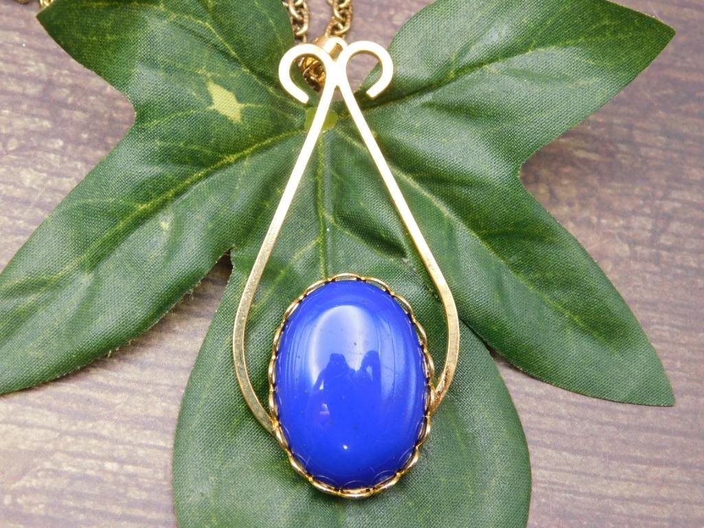SPECIAL JEWELRY SALE! SEE PHOTOS FOR DETAILS: SPECIAL JEWELRY SALE! SEE PHOTOS FOR DETAILS - Part of our Discover Silver Lining, Crystals and Gems auction at HATMAN'S Auctions! Please see photos for measurements and condition. YES, we have in-hou