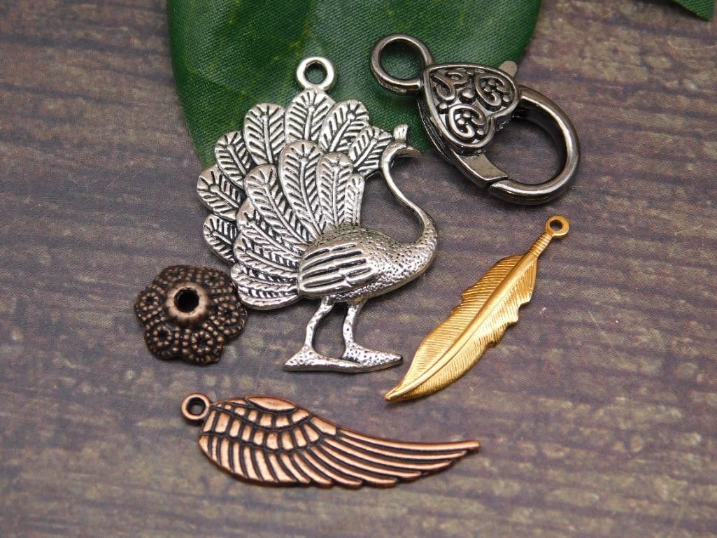 SPECIAL JEWELRY SALE! SEE PHOTOS FOR DETAILS: SPECIAL JEWELRY SALE! SEE PHOTOS FOR DETAILS - Part of our Discover Silver Lining, Crystals and Gems auction at HATMAN'S Auctions! Please see photos for measurements and condition. YES, we have in-hou