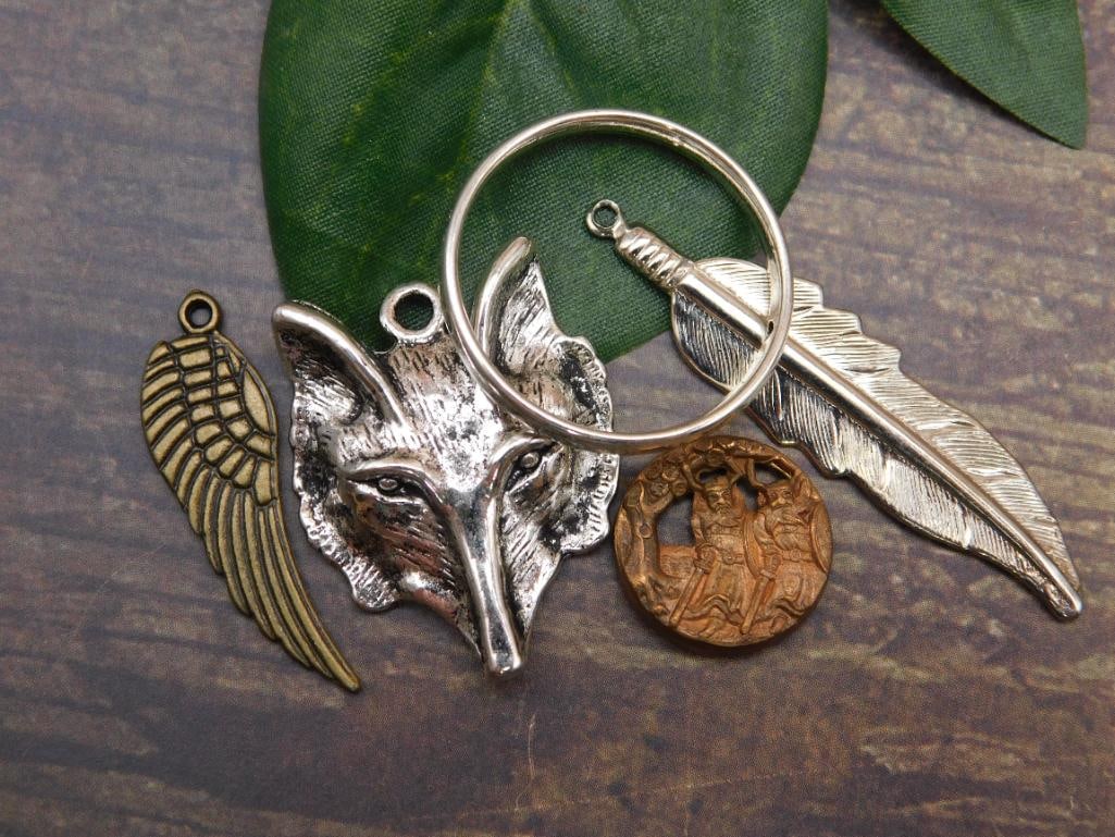 SPECIAL JEWELRY SALE! SEE PHOTOS FOR DETAILS: SPECIAL JEWELRY SALE! SEE PHOTOS FOR DETAILS - Part of our Discover Silver Lining, Crystals and Gems auction at HATMAN'S Auctions! Please see photos for measurements and condition. YES, we have in-hou
