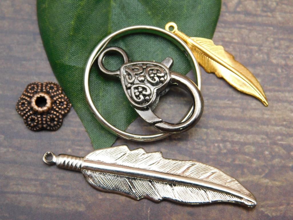 SPECIAL JEWELRY SALE! SEE PHOTOS FOR DETAILS: SPECIAL JEWELRY SALE! SEE PHOTOS FOR DETAILS - Part of our Discover Silver Lining, Crystals and Gems auction at HATMAN'S Auctions! Please see photos for measurements and condition. YES, we have in-hou