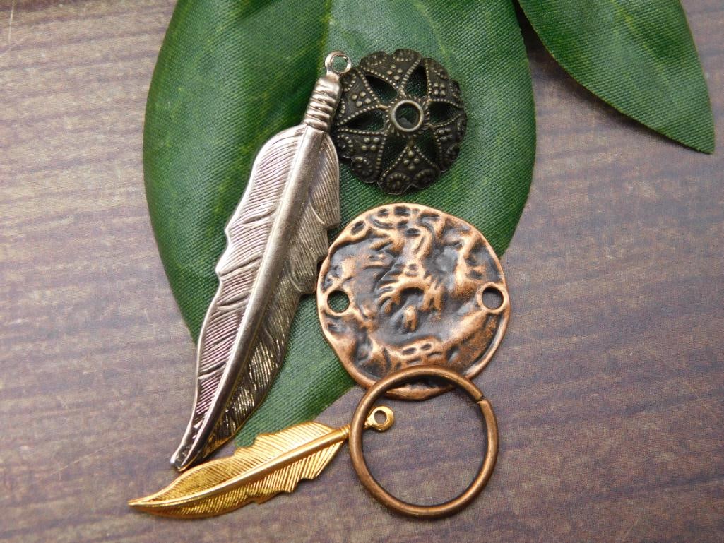 SPECIAL JEWELRY SALE! SEE PHOTOS FOR DETAILS: SPECIAL JEWELRY SALE! SEE PHOTOS FOR DETAILS - Part of our Discover Silver Lining, Crystals and Gems auction at HATMAN'S Auctions! Please see photos for measurements and condition. YES, we have in-hou