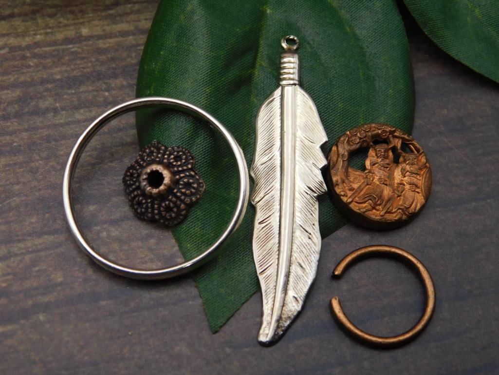 SPECIAL JEWELRY SALE! SEE PHOTOS FOR DETAILS: SPECIAL JEWELRY SALE! SEE PHOTOS FOR DETAILS - Part of our Discover Silver Lining, Crystals and Gems auction at HATMAN'S Auctions! Please see photos for measurements and condition. YES, we have in-hou